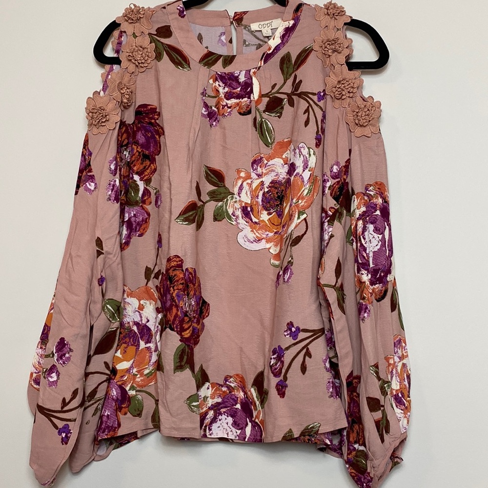 NWT Oddy Cold Shoulder Floral Top Size S
